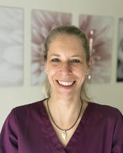 Dentalhygienikerin (DH)